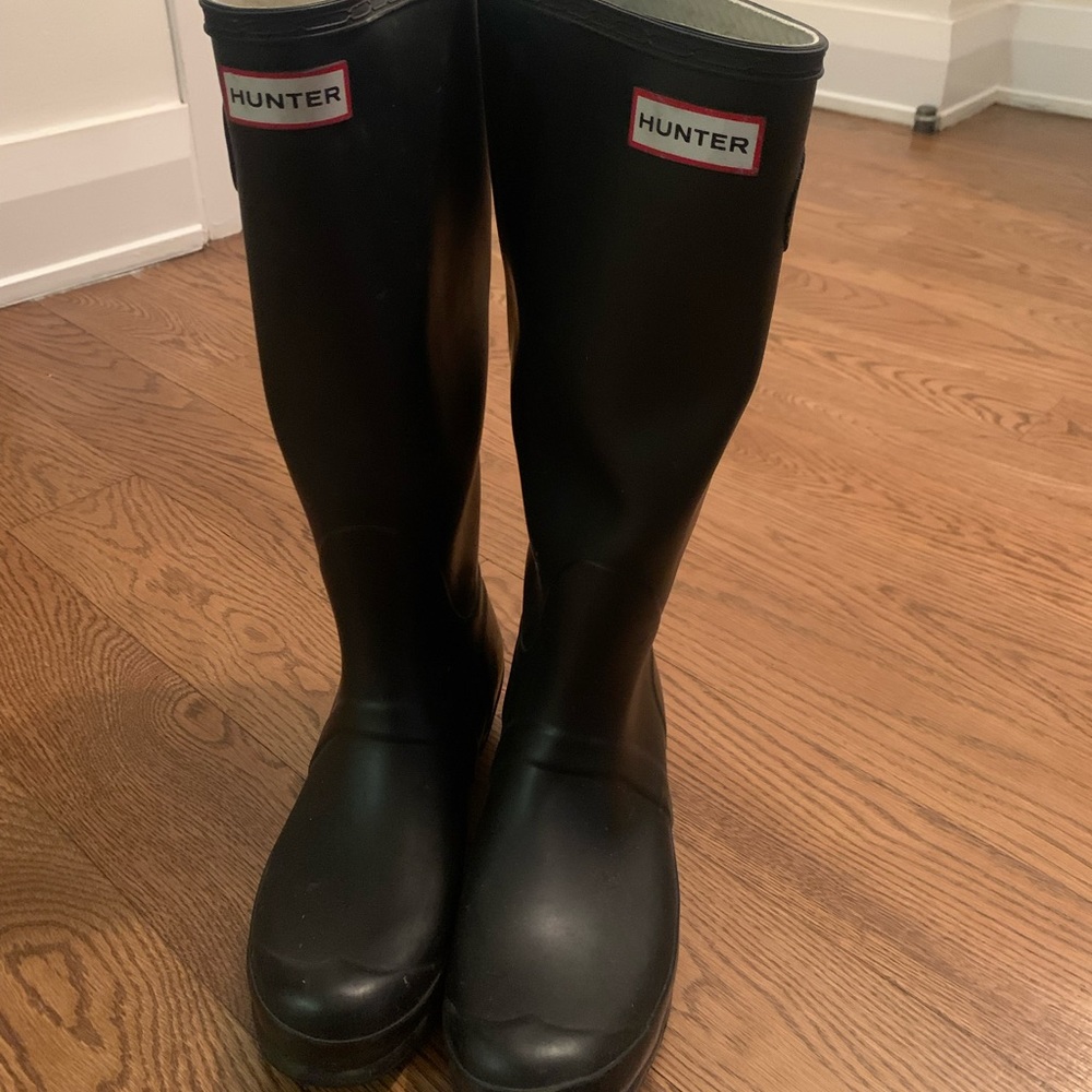 Hunter Tall Black Rain Boot, size 8